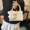 Bolsa de Ombro Único Estilo Coreano para Meninos e Meninas, Lindo Pingente de Pelúcia, Bolsa de Mão para Bebê, Mini Bolsa Infantil Estilosa com Laço