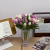Atacado Transfronteiriço de Flores Artificiais, Flores Decorativas de Alta Qualidade com Toque Realista, Arranjos Florais para Mesa de Sala de Estar, Tulipas de Plástico PE