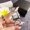 Relógio com Diamantes, Relógio Retro Dourado, Pulseira Fashion, Quadrado Novo Estilo, Luxo Acessível Feminino Elegante Ins Relógio de Quartzo
