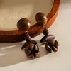 Pendientes de borla con carcasa de madera marrón transfronterizos europeos y americanos, pendientes de estilo vintage Maillard, pendientes de mujer de lujo ligero de alta gama