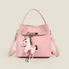 Bolso tipo cubo versátil transfronterizo, bolso de mano con patrón de lichi de comercio exterior, diseño de nicho, bolso de hombro estilo cesta de compras, venta al por mayor personalizada