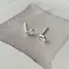 Brincos de Tarraxa Gota d'Água Torcida de Prata de Lei 925 para Mulheres Simples Modernos para o Dia a Dia Argola Lisa Brincos de Caráter Casual Estilo Cool