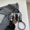 Bolsa Satchel Estilo Novo Verão 2025 Bolsa Pequena Exquisita Mini Fashionável Leve para Ombro Transversal Bolsa de Mão Elegante para Mulheres