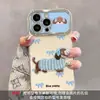 Adecuado para Transformación Instantánea en Apple 18 Pro Max Perro Salchicha Bordado Dibujo Lineal Cachorro Pulsera Funda para Teléfono iPhone Personalización