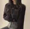 Top de malha minimalista com gola redonda estilo francês para mulheres, nova coleção outono/inverno, apresentando uma estética única e preppy, um visual doce e elegante, e um corte solto e oversized, perfeito para usar em camadas.