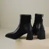 Botas justas de salto alto com retalhos retrô estilo coreano, novo modelo de inverno 2026, botas curtas da moda com bico quadrado e salto grosso para mulheres, botas de meia-estação para primavera e outono