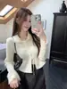 Camisa base de tricô com gola e color blocking elegante para outono e inverno para mulheres, com corte slim e design bonito, apresentando ombro reto e mangas compridas.