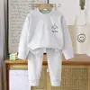 Novos Conjuntos Infantis Outono e Inverno, Roupas e Calças de Outono, Roupas Infantis 100% Algodão, Pijamas Infantis Casuais Fofos, Fornecimento de Fábrica