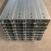 Las vigas de acero en forma de C personalizadas se pueden recubrir con plástico por inmersión en caliente, galvanizar, platear con magnesio-aluminio y perforar según los planos para la estructura de acero del techo de acero en forma de C.