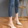 Pantuflas de tacón alto de punta estilo francés para mujer, nuevo modelo de verano 2026, punta fina, tacón delgado, lentejuelas sexys, sandalias elegantes y versátiles para mujer