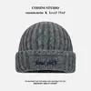 Gorro de Lana Tejido Azul con Patrón de Letras Sencillo Estilo Coreano para Mujer, Nuevo Modelo Invierno 2025, Gorro Cálido Protector de Orejas, Cubrecabezas para el Frío