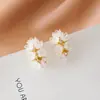 Brincos de Flor Simples da Moda 2026 com Toque de Luxo, Super Delicados e Doces, Acessórios de Orelha Versáteis Coreanos