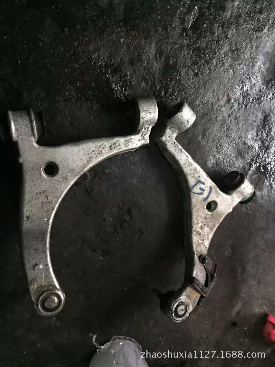 凌志LS430后三角臂3