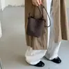Bolso Tejido para Teléfono Móvil de Nicho para Viajes Diarios para Mujer 2026 Nuevo Bolso Cubo de Mano Simple Retro Bolso de Hombro Cruzado