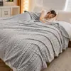 Manta de franela de color trigo liso para comercio exterior transfronterizo, manta de felpa de doble cara para uso doméstico, manta para sofá, manta para siesta en la oficina, venta al por mayor