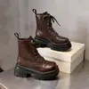 Botas Femininas Martin com Plataforma de Solado Grosso para Aumentar a Altura 2026 Novo Estilo Outono Estilo Britânico com Cadarço Botas de Cano Curto Cor Queimada Retro Botas de Motociclista Solteiras