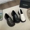 Mocasines de Suela Blanda de Estilo Retro Británico Otoño e Invierno para Mujer 2025 Nuevos de Punta Redonda Versátiles de Suela Gruesa para Aumentar la Altura