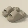 Sandalias de Suela Gruesa Mingsheng para Mujer 2026 Nuevas de Verano para Interiores de Baño Antideslizantes Suela Suave Pantuflas de Pareja para Hombre