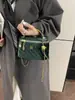 Bolso de Mano de Moda Transfronterizo para Mujer 2026 Nuevo Estilo Inspirado en Chanel Cadena Terciopelo Textura de Alta Calidad Bolso de Hombro Cruzado