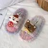 Pantuflas de peluche de oso lindas, a la moda y versátiles para niños, nueva colección otoño/invierno 2026, pantuflas casuales de punta abierta a rayas de moda
