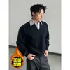 Moletom listrado masculino de outono, estilo falso duas peças, gola de camisa, preto, corte curto e quadrado, inspirado em faculdade, top estiloso de manga longa