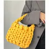 Nueva bolsa de terciopelo, bolsa tejida a mano DIY, bolso de mano de hilo hilado con núcleo de terciopelo de cristal, procesamiento personalizado y venta al por mayor OEM