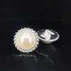 Botones Metálicos Bordados a Mano con Perlas y Diamantes en Stock para Camisas, Abrigos y Chaquetas Estilo Chanel con Acabado de Alta Gama