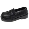 Zapatos versátiles de suela gruesa estilo británico, otoño 2026, piel sintética negra, nuevos mocasines estilo universitario para mujer
