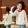 Camiseta Infantil Listrada Gola Redonda Manga Longa 2026 Outono Novo Estilo M e G Crianças Bebê Casual Versátil Moda Top