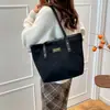 Bolsa de mano de alta gama al por mayor para mujer 2025 Invierno Nuevo Gran Capacidad Color Contrastante Bolso de Hombro Versátil Bolso de Axila