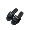 Sandalias Planas Acolchadas con Hebilla de Letra Estilo Chanel para Mujer, Nueva Colección Primavera 2026, Adecuadas para la Playa y Uso Casual