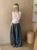 Nova coleção outono e inverno: suéter de tricô feminino com decote V e design torcido em X, apresentando um visual elegante estilo francês, acabamento em renda festonada e uma silhueta slim fit que valoriza a figura.