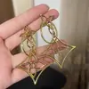 Brincos de Ouro Europeus e Americanos Metal Atmosférico Alto Flores Exageradas de Metal Frio Brincos de Luxo Leve Estilo de Hong Kong Brincos Elegantes Retrô