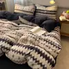 Conjunto de cama de quatro peças em gaze de camada dupla estilo nórdico, adequado para dormitórios estudantis, camas de solteiro ou casal, incluindo uma capa de edredom e um lençol de cama, e pode ser usado em todas as quatro estações