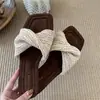 Playa Estilo Nuevo Tejido de Noche 2026 Zapatillas de Hada para Mujer Verano Vacaciones al Aire Libre Brisa Nocturna Punta Abierta Correa Única Francesa Fondo Plano
