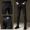 Jeans pretos de alta qualidade e da moda de Hong Kong para homens, estilo primavera e outono, elástico, versátil, casual, slim-fit, calças compridas skinny para o outono