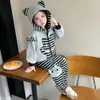 Conjunto de Gato Rayado Estilo Coreano para Niñas Estilo Primavera/Otoño 2026 Nueva Moda Infantil Conjunto de Dos Piezas Elegante para Niñas Moderno
