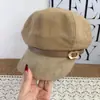Nuevo sombrero octogonal vintage de otoño estilo coreano para mujer, ala de gamuza, sombrero de artista adelgazante con hebilla metálica, gorra de repartidor