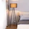 Lámpara de pie Nórdica Sala de estar Dormitorio Sofá Cálido Estudio Personalidad Creativa Simple Moderna Vertical Mesita de noche Lámpara