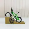Chaveiro dedo bicicleta dedo skate bicicleta oito chaveiro fecho lagosta joias brinquedos transfronteiriços
