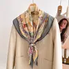 Bufanda de Seda Blanca Estilo Floral Camelia, Bufanda Cuadrada Grande 90X90 para Mujer de Primavera y Otoño, Nuevo Modelo 2026, Chal Bufanda de Seda de Morera