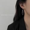 Celebridad de Internet Aretes Anillo Grande de Plata de Ley para Mujer 2025 Nuevo Estilo Explosivo Anillo Sencillo Sentido Avanzado Arete Anillo Circular Europeo y Americano Pendientes de Moda