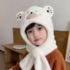 Conjunto de gorro y bufanda de oso para niños, cálido de felpa bordada para otoño e invierno, lindo y grueso para estudiantes, con protección para las orejas