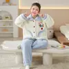 Conjunto de pijama de fleece coral para meninas para outono e inverno de 2026, novo roupão infantil de flanela espessada para meninas