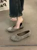 Sapatilhas de couro macio, camurça, estilo Chanel para o dia a dia das mulheres, primavera/outono 2026, estilo coreano, perfeitas com saias, roupas de noite e sapatos de vovó