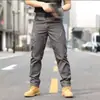 Venta al por mayor del fabricante comercio exterior estilo Hong Kong nuevos vaqueros sencillos de color liso talla europea para hombre moda callejera pantalones largos modernos elegantes