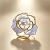 Broche Flor de Camélia com Estilo Levemente Vintage, Alfinete de Luxo de Alta Qualidade, Acessório Elegante para Prender Roupas e Ternos, Corsage de Pérola, em Estoque