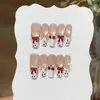 Una linda [Cereza Cremosa] chica dulce blanco lechoso francés pintado a mano cereza pequeña polvo de perla ojo de gato uñas portátiles hechas a mano