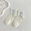 Calcetines para Mujer en Otoño e Invierno Estilo Nuevo Caricatura Cara Sonriente Calcetines de Algodón de Media Pantorrilla para Mujer Son Cómodos, Absorbentes del Sudor, Transpirables y Versátiles para Estilo Campus de Niñas