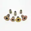 Liga de zinco dentes internos e externos peças embutidas para móveis porca rebite serrilhada cabeça escareada dentes internos e externos porca trapezoidal fabricantes cabelo liso